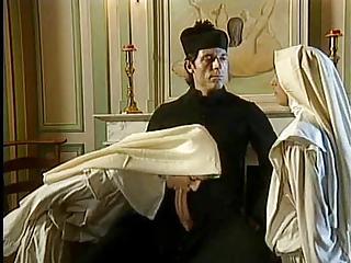 フェラチオ 服を着た 修道女 三人組
