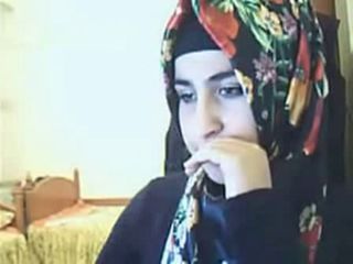 hijab girl showing ass on webcam