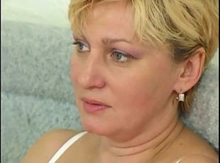 MATURE MOM LOVES COCK IN HER ASSHOLE TROIA CULO