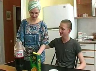 Amatir Dapur Dewasa MILF Ibu Tua dan muda Rusia