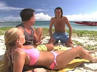 Amatorskie Plaża Duże Cycki Bikini Blondynka Autobus Na Dworzu Nastolatki Trójkąt