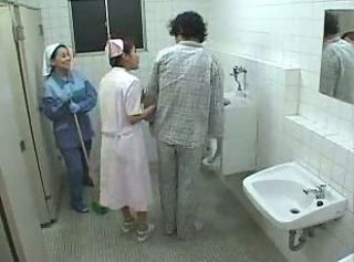 Amateur Asiatisch Krankenschwester Flotter Dreier Toilette Uniform