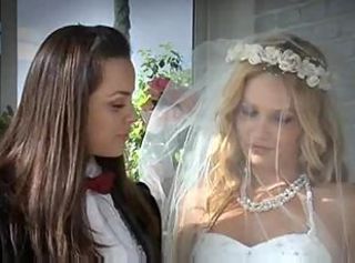Elképesztő Szőke Menyasszony Leszbikus Szabadban Tini
