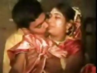 Amador Asiático Indiana Beijando Esposa