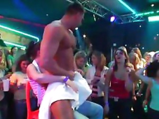 Amateur Mujer Vestida Hombre Desnudo Fiesta