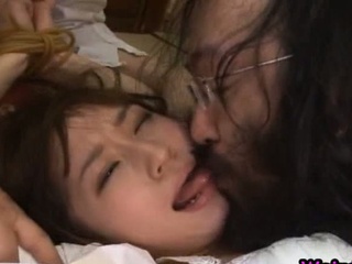 Asiatisch Papa Tochter  Japanisch Küssend MILF Alt und Jung Teen 