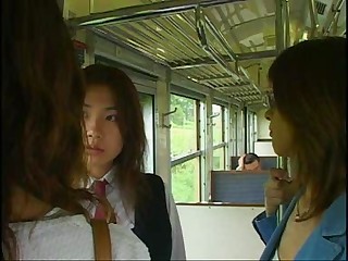 Bussi Söpö Japanilainen Lesbo Opiskelija Kolmikko
