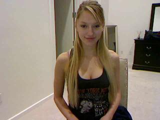 Kahangahanga Blonde Maganda Mahabang Buhok Kabataan Webcam