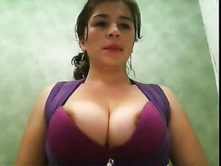 Mengagumkan Payudara besar Latina MILF Puting payudara Kamera webcam