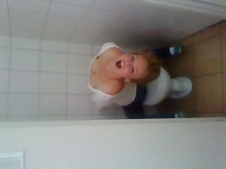 Blonde Ados Toilette