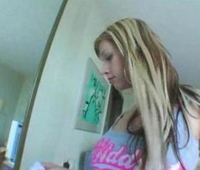 This hot amateur blonde teen loves gettin nasty on camera