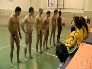 Голые мужики среди одетых женщин Спорт, Сексуальные спортсменки Униформа