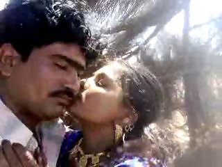 Amateur Indisch Küssend Frau