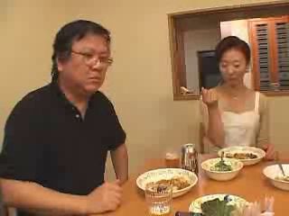 एशियाई परिवार जापानी रसोईघर