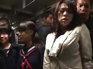 Азиатки Секс в автобусе Японочки, Японское порно Сексуальные мамочки Секс прилюдно, Голые на улице